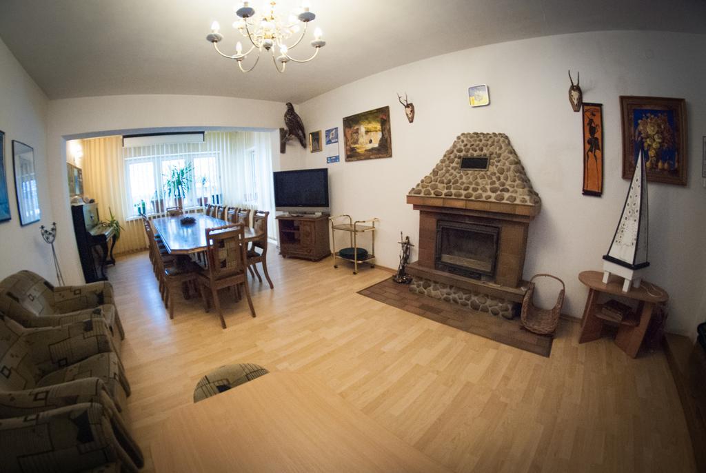 Pensjonat Kawiarni Muzealnej Goluchow Exterior foto